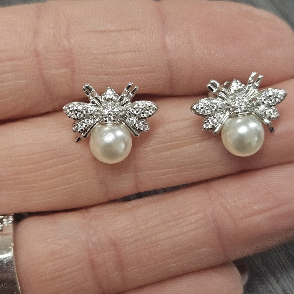 NEW Silver Pearl Bee Earrings